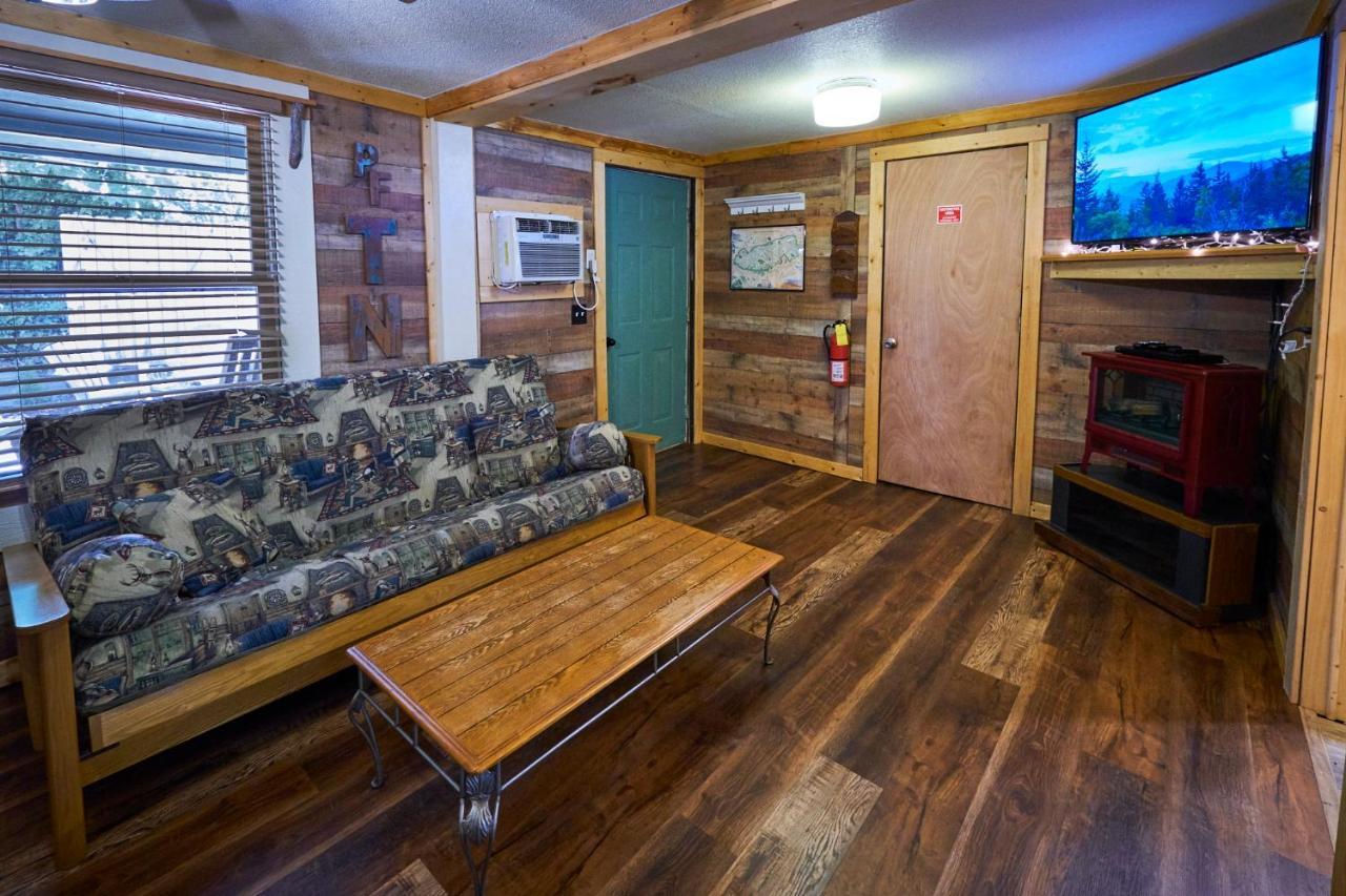 Steps From Downtown Pigeon Forge Parkway + Private Hottub And Firepit - Wifi - Firefly Bungalows Exteriér fotografie
