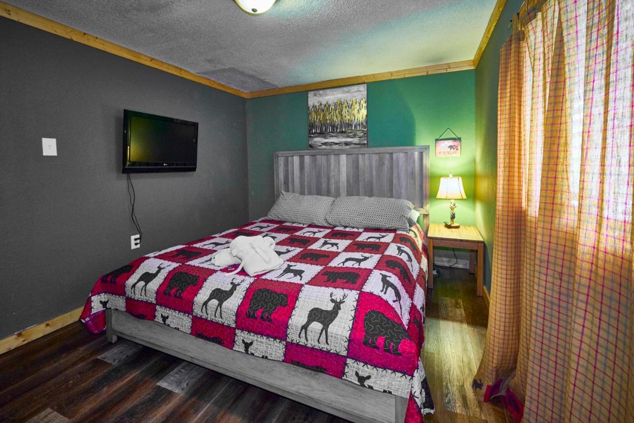 Steps From Downtown Pigeon Forge Parkway + Private Hottub And Firepit - Wifi - Firefly Bungalows Exteriér fotografie