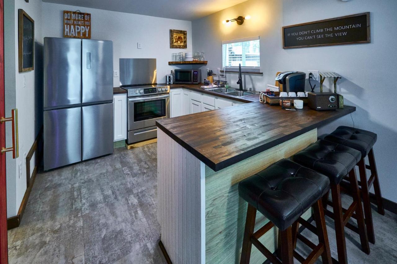 Steps From Downtown Pigeon Forge Parkway + Private Hottub And Firepit - Wifi - Firefly Bungalows Exteriér fotografie