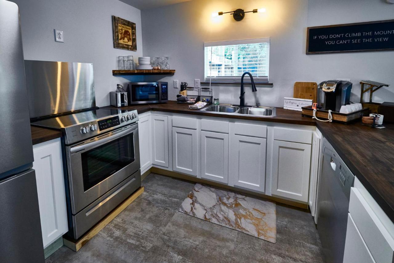 Steps From Downtown Pigeon Forge Parkway + Private Hottub And Firepit - Wifi - Firefly Bungalows Exteriér fotografie
