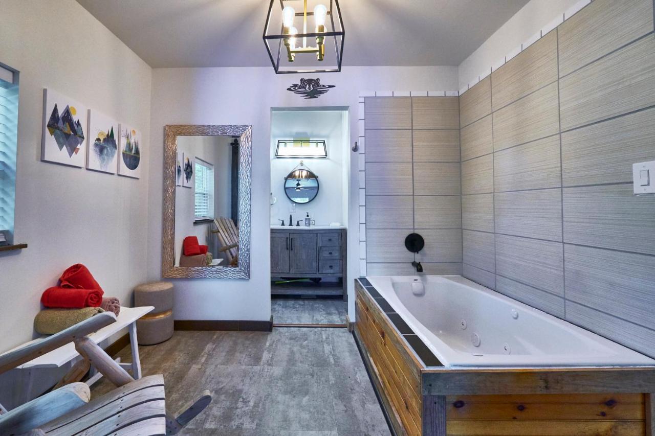 Steps From Downtown Pigeon Forge Parkway + Private Hottub And Firepit - Wifi - Firefly Bungalows Exteriér fotografie