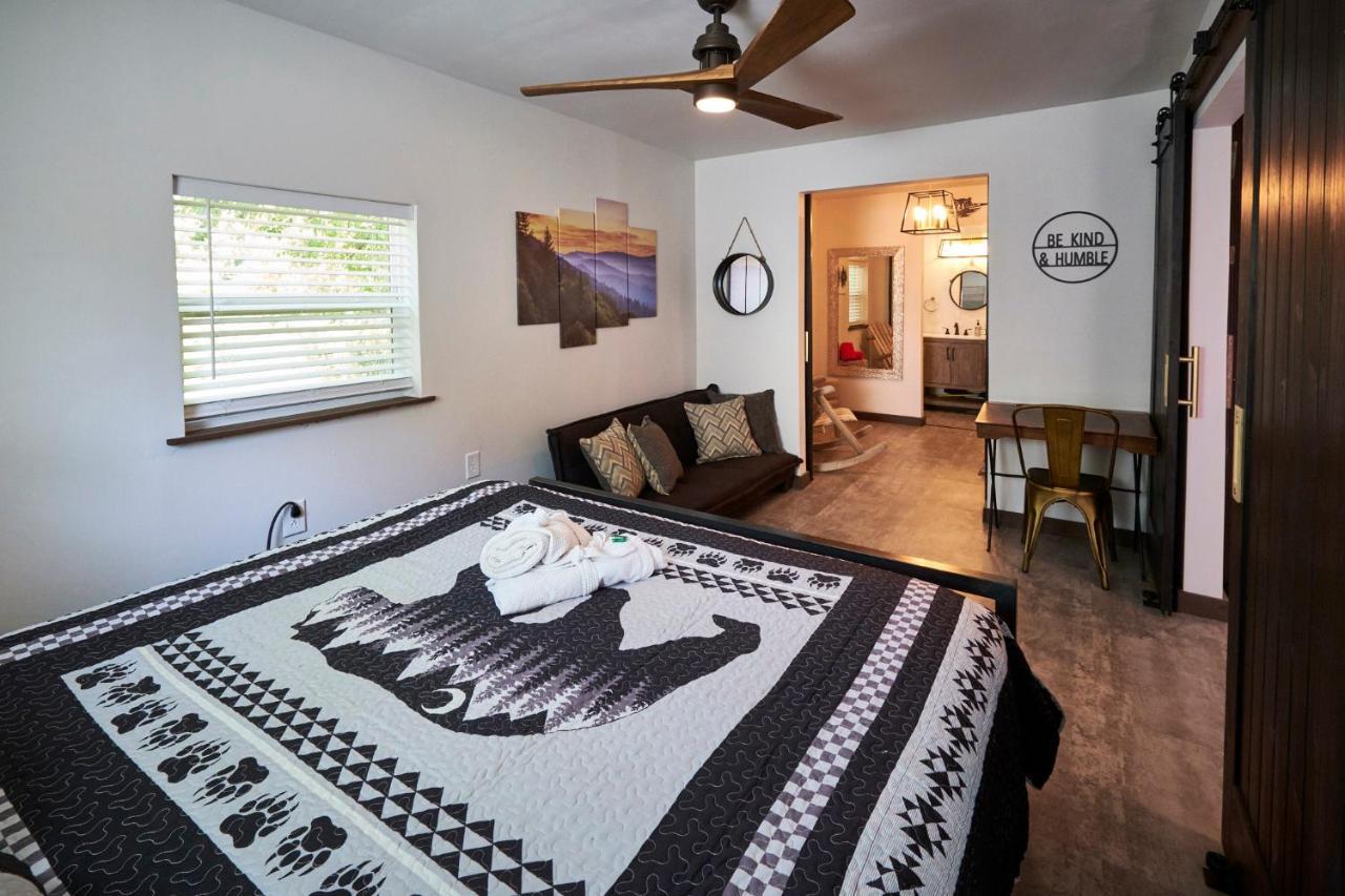 Steps From Downtown Pigeon Forge Parkway + Private Hottub And Firepit - Wifi - Firefly Bungalows Exteriér fotografie