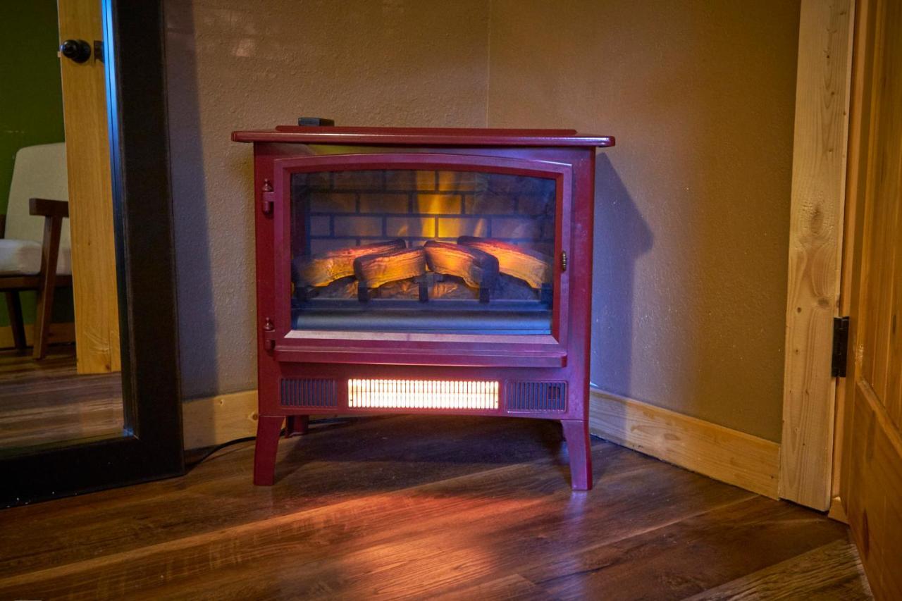 Steps From Downtown Pigeon Forge Parkway + Private Hottub And Firepit - Wifi - Firefly Bungalows Exteriér fotografie