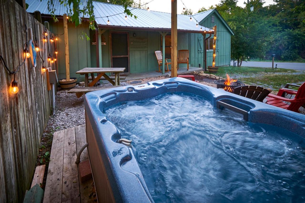 Steps From Downtown Pigeon Forge Parkway + Private Hottub And Firepit - Wifi - Firefly Bungalows Exteriér fotografie