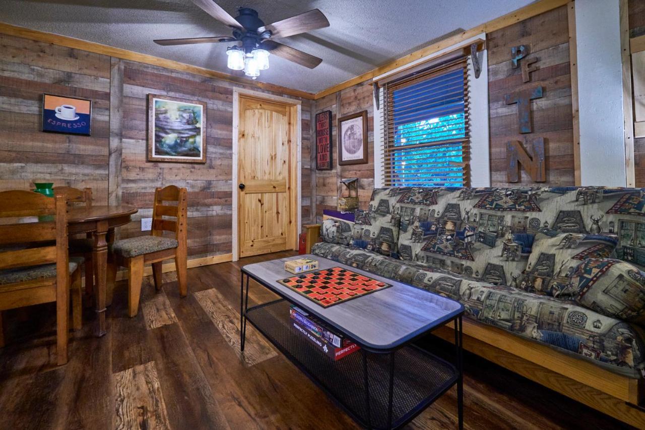 Steps From Downtown Pigeon Forge Parkway + Private Hottub And Firepit - Wifi - Firefly Bungalows Exteriér fotografie
