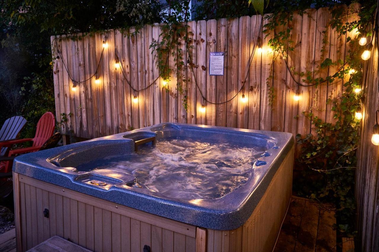 Steps From Downtown Pigeon Forge Parkway + Private Hottub And Firepit - Wifi - Firefly Bungalows Exteriér fotografie